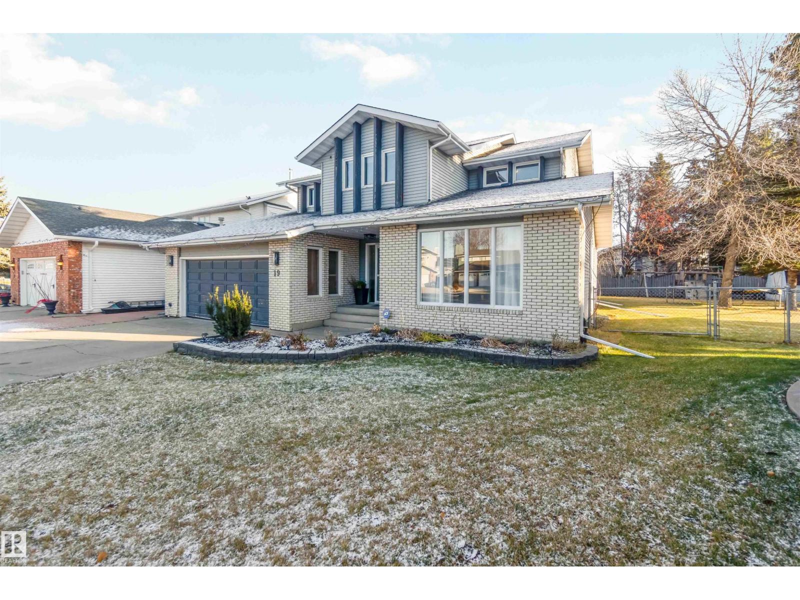 19 GREENBOROUGH CR, Sherwood Park