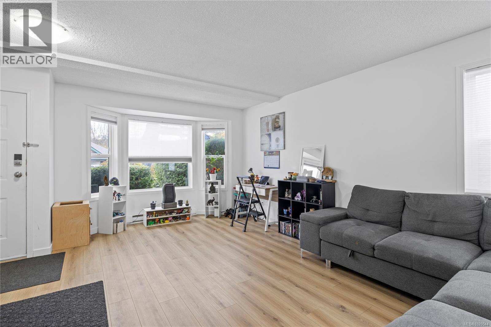 1 438 Gail Pl, Nanaimo