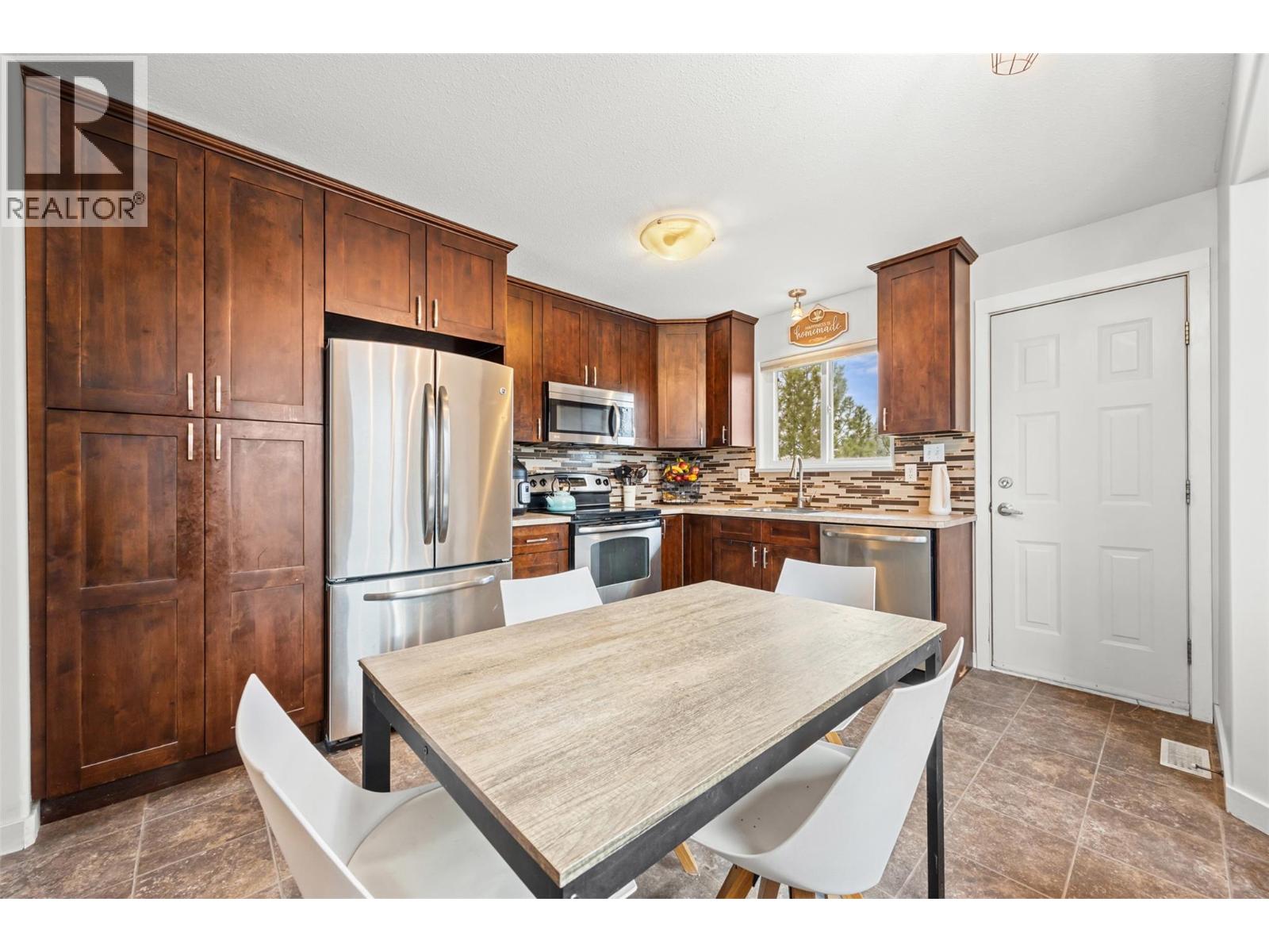  3011 Ensign Way, West Kelowna