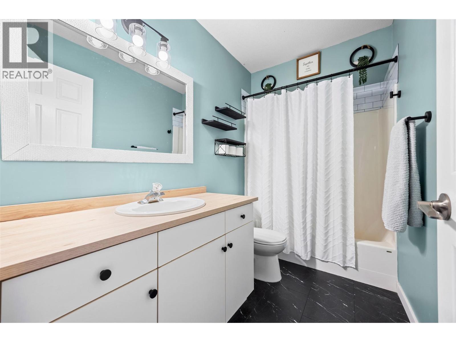  3011 Ensign Way, West Kelowna