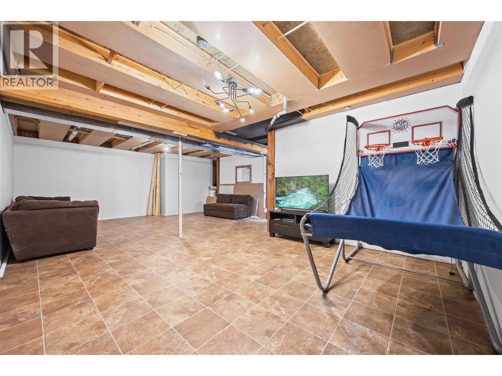  3011 Ensign Way, West Kelowna