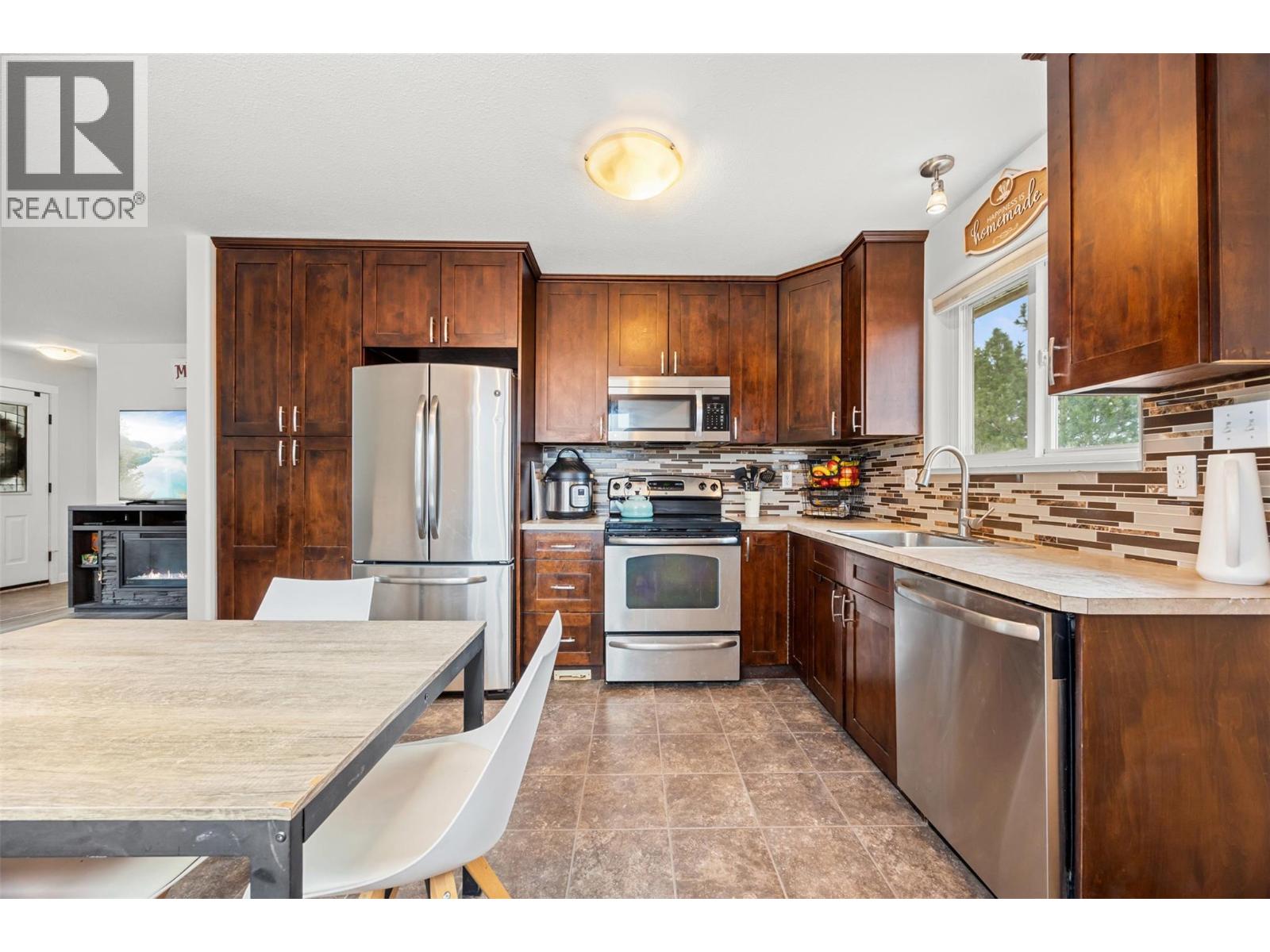  3011 Ensign Way, West Kelowna