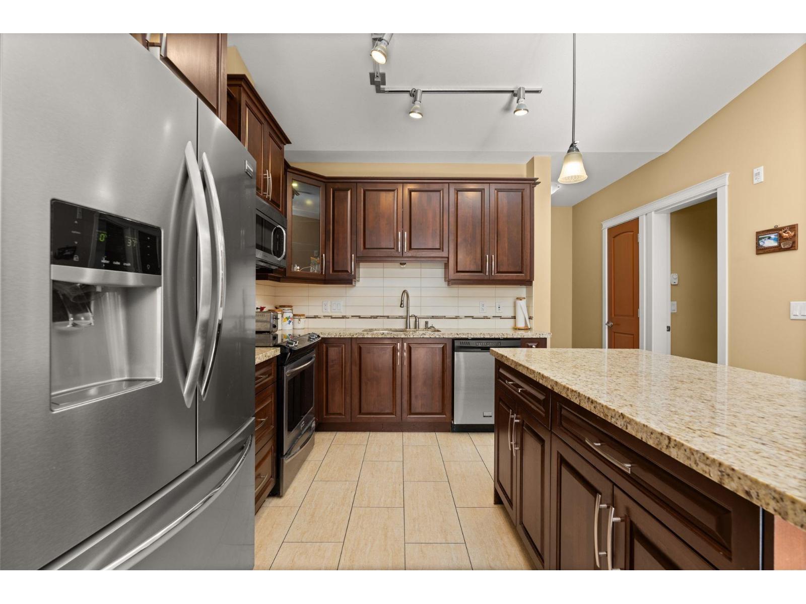 568 8258 207A STREET, Langley