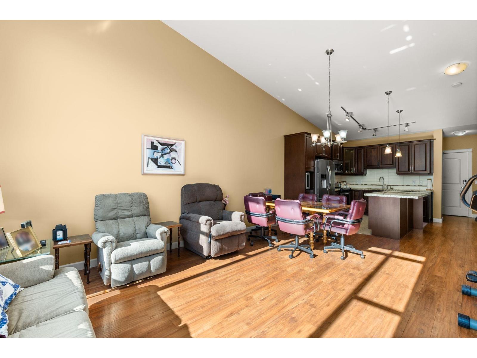 568 8258 207A STREET, Langley