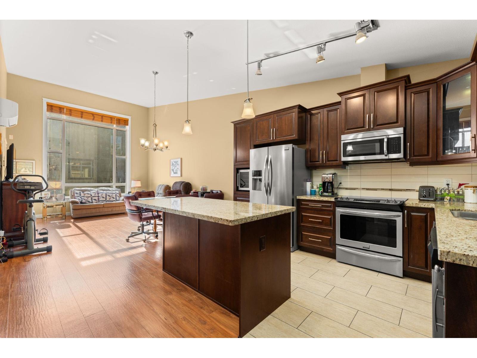 568 8258 207A STREET, Langley