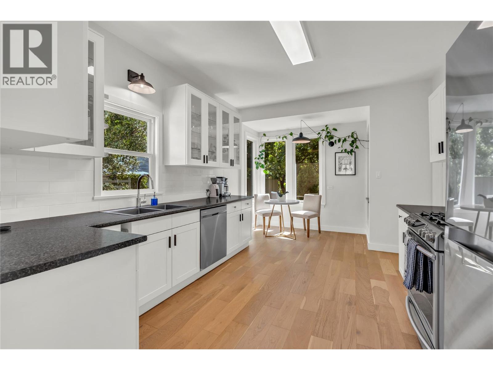  12432 Victoria Road South, Summerland