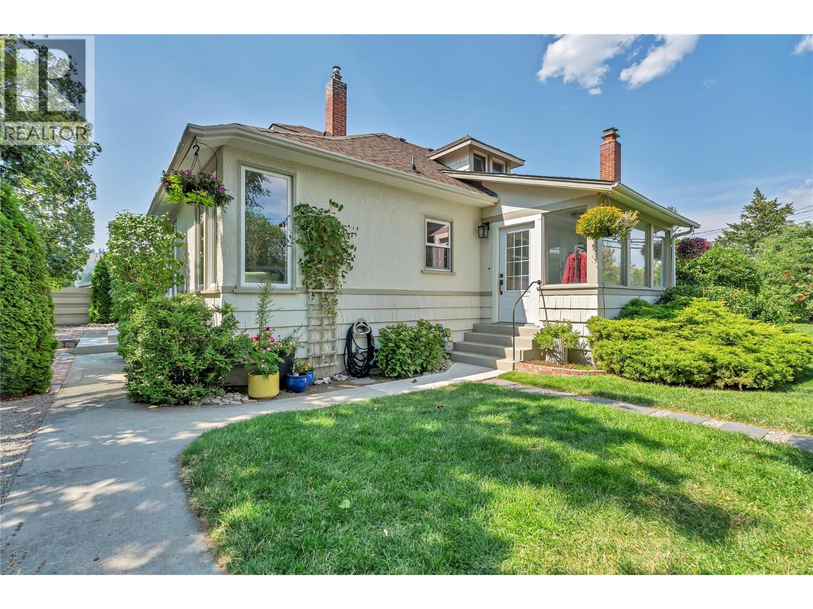  12432 Victoria Road South, Summerland