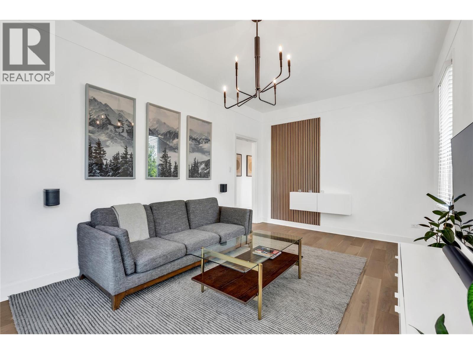  12432 Victoria Road South, Summerland