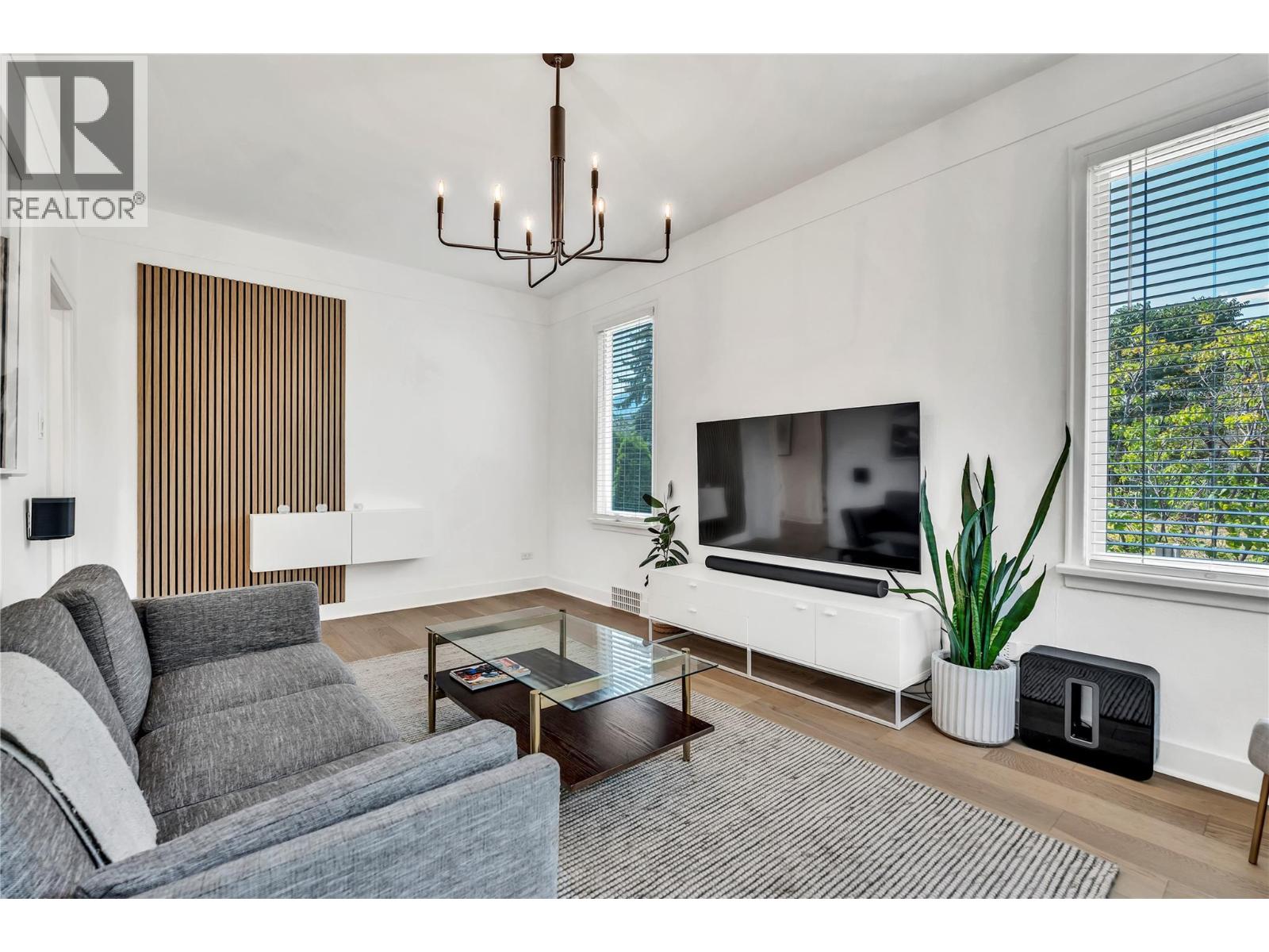  12432 Victoria Road South, Summerland