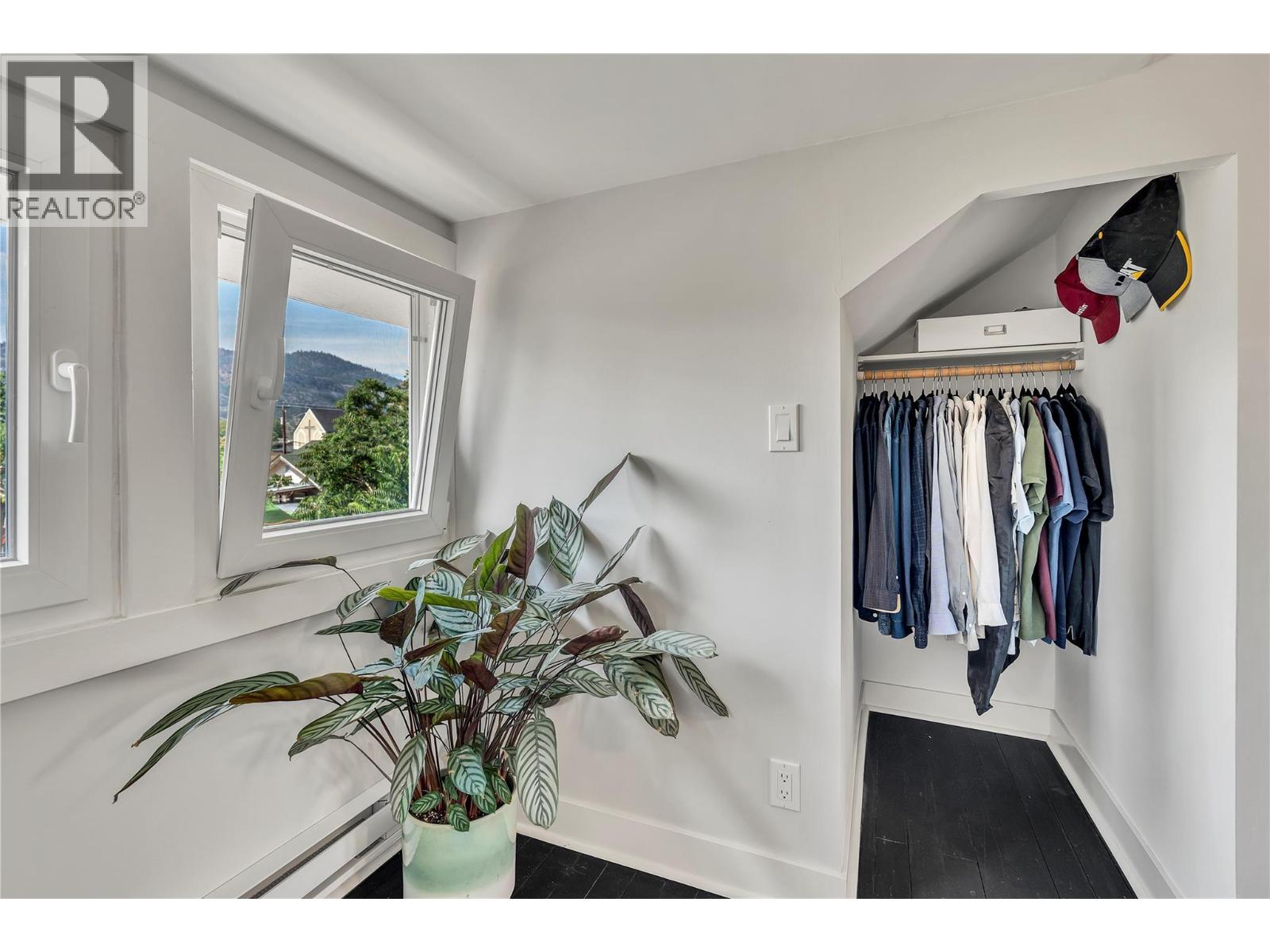  12432 Victoria Road South, Summerland