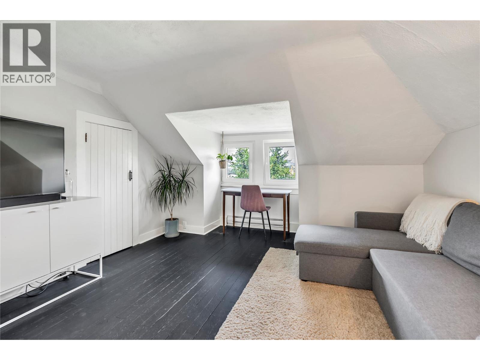  12432 Victoria Road South, Summerland