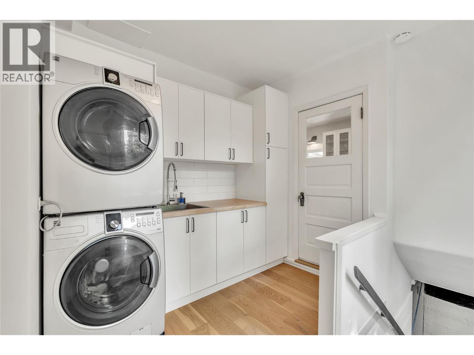  12432 Victoria Road South, Summerland