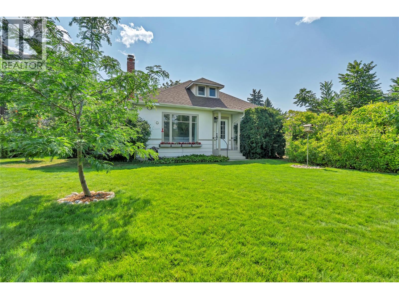  12432 Victoria Road South, Summerland