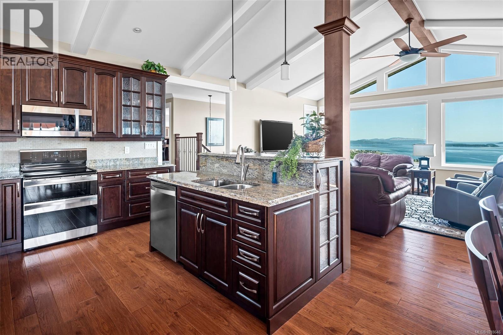 8874 Park Pacific Terr, North Saanich