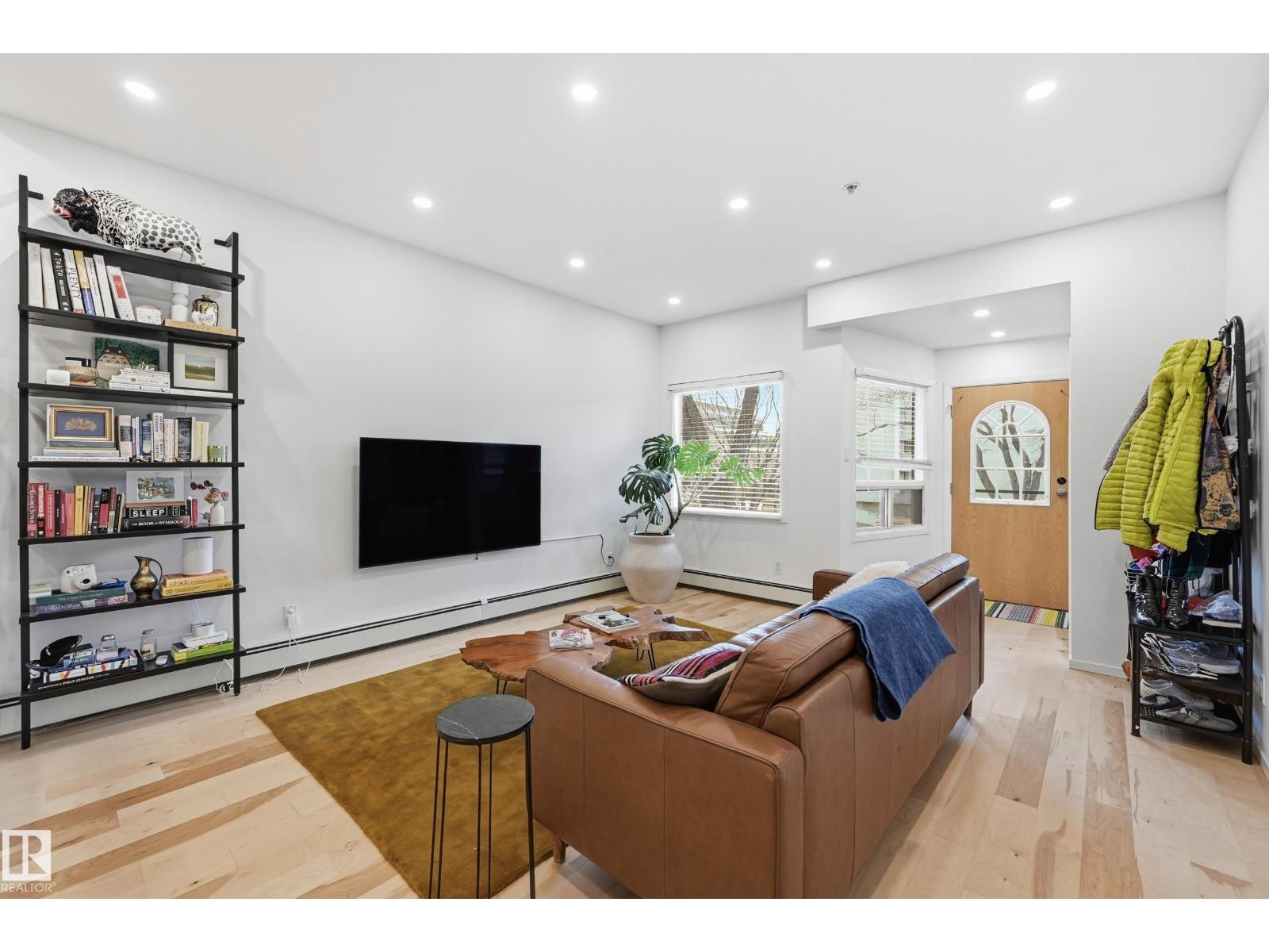 11138 83 AV NW, Edmonton