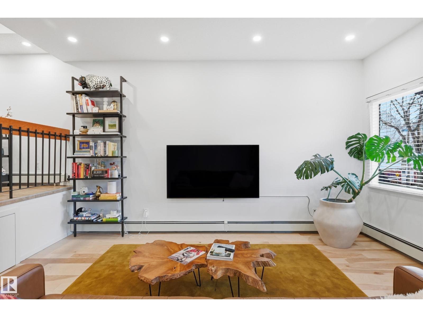 11138 83 AV NW, Edmonton