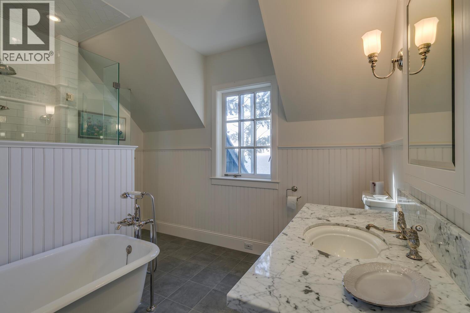 1289 GOWER POINT ROAD, Gibsons