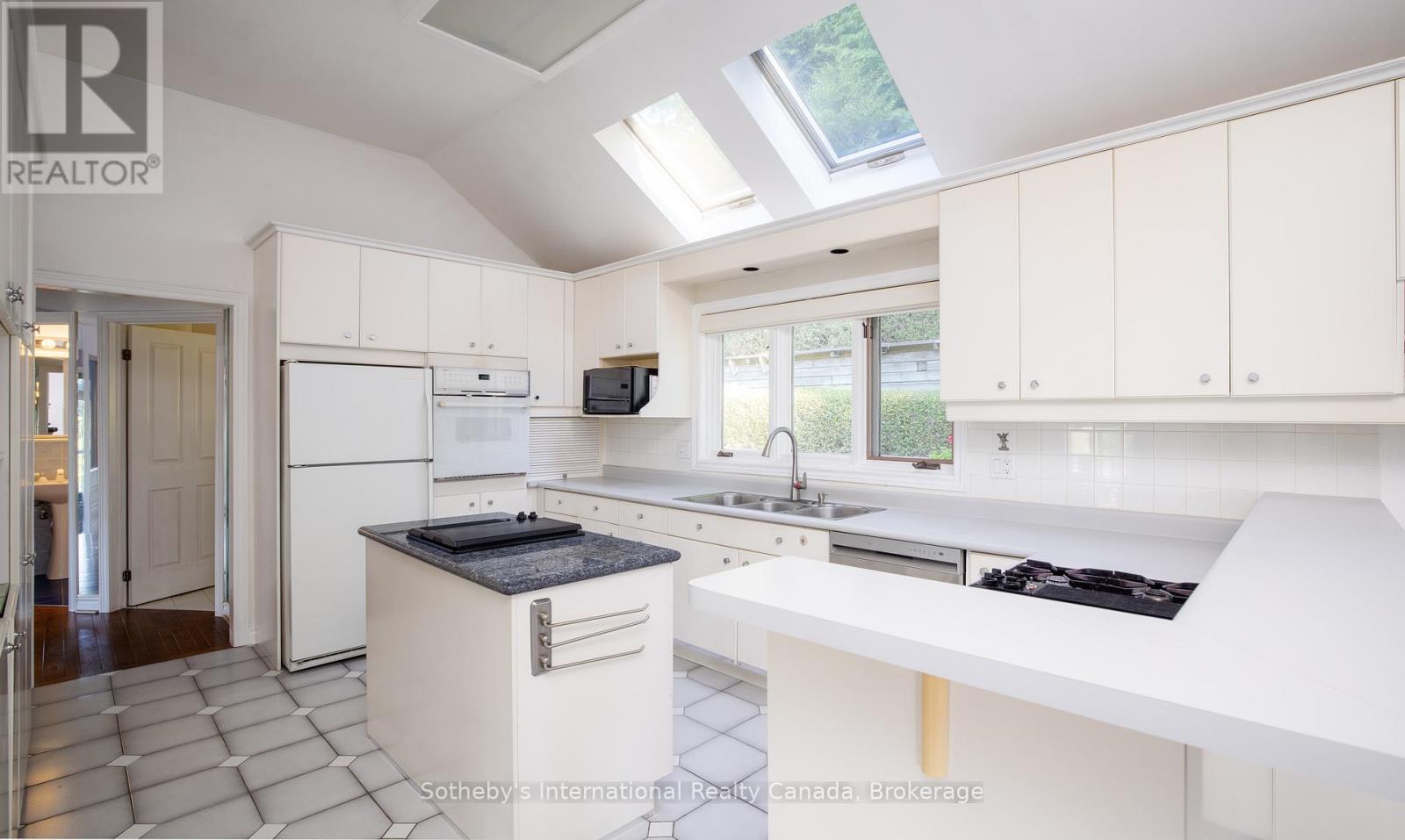 12 MATSON DRIVE - 32