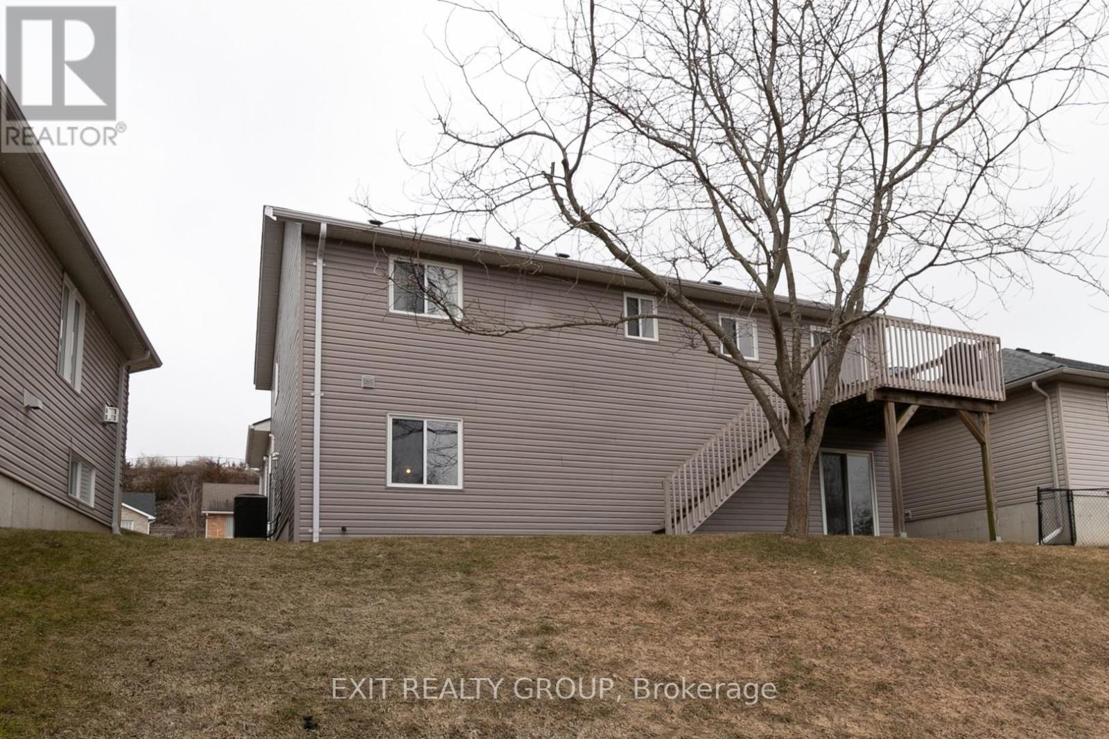 28 KYLE COURT - 25