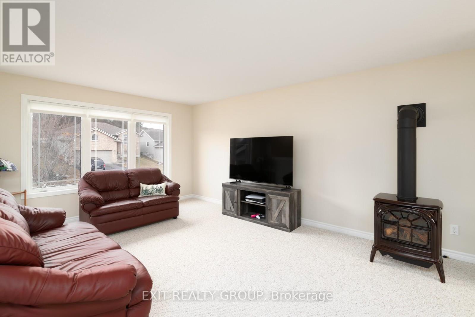 28 KYLE COURT - 5