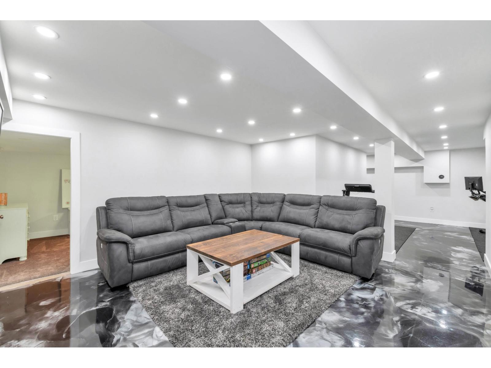 11108 GREENWOOD DRIVE, Mission