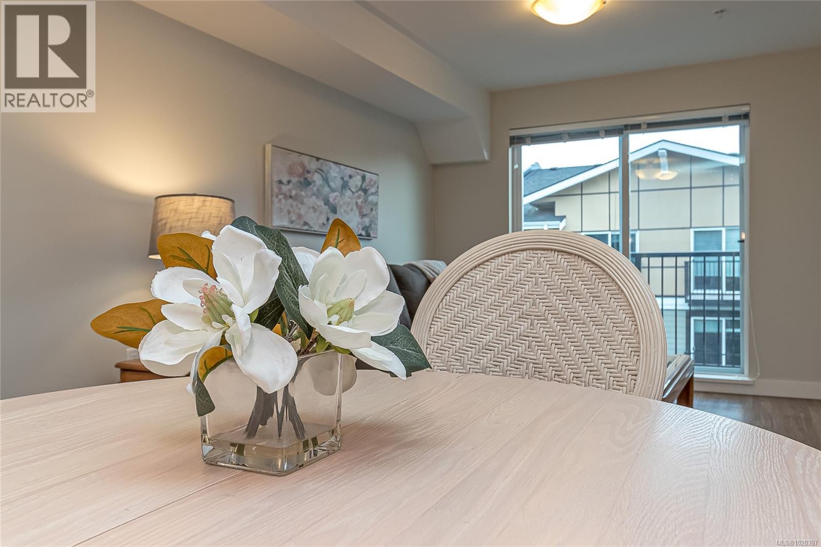 606 917 Avrill Road, Langford