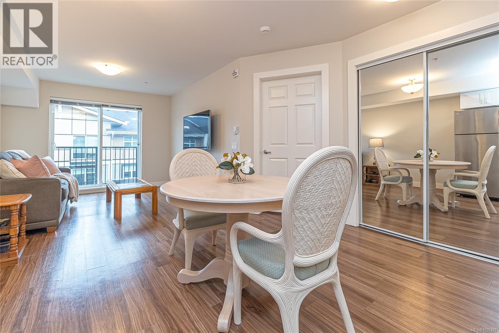 606 917 Avrill Road, Langford