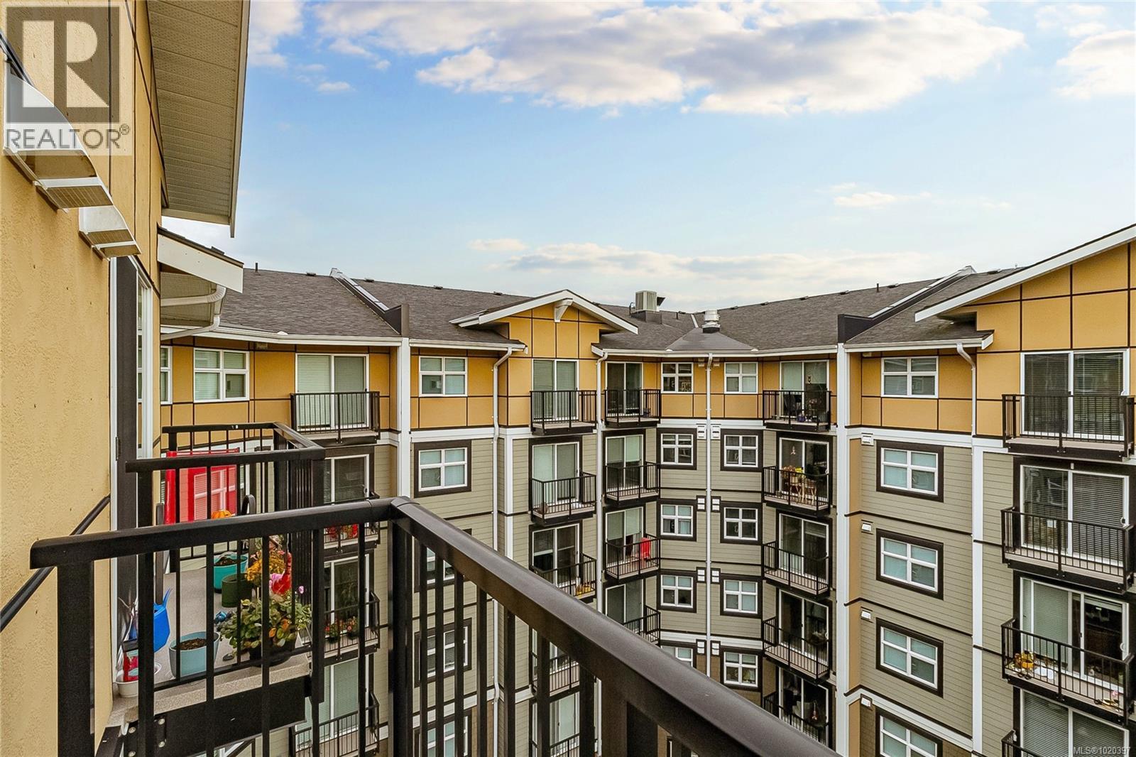 606 917 Avrill Road, Langford