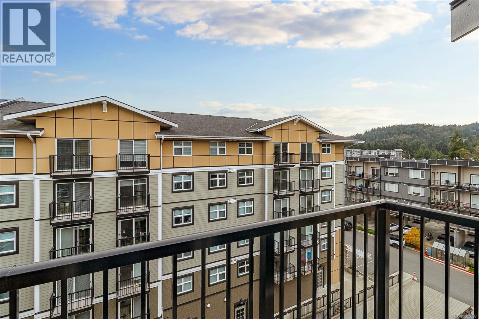 606 917 Avrill Road, Langford