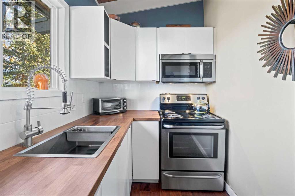 Single Family House Bi-level for Sale in   Braxton Place SW Braeside Calgary 