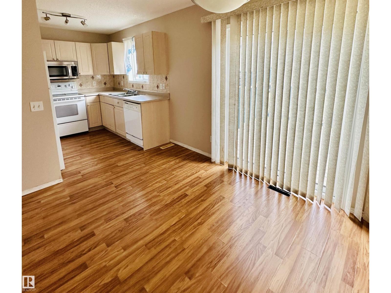 #120 10909 106 ST NW, Edmonton