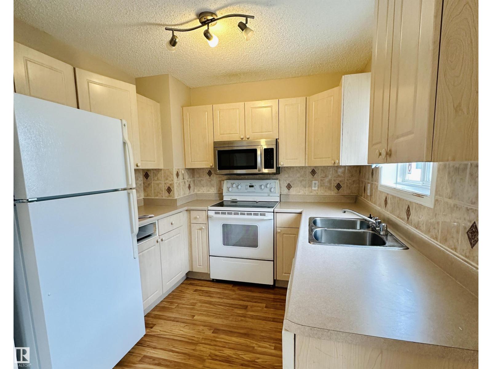 #120 10909 106 ST NW, Edmonton