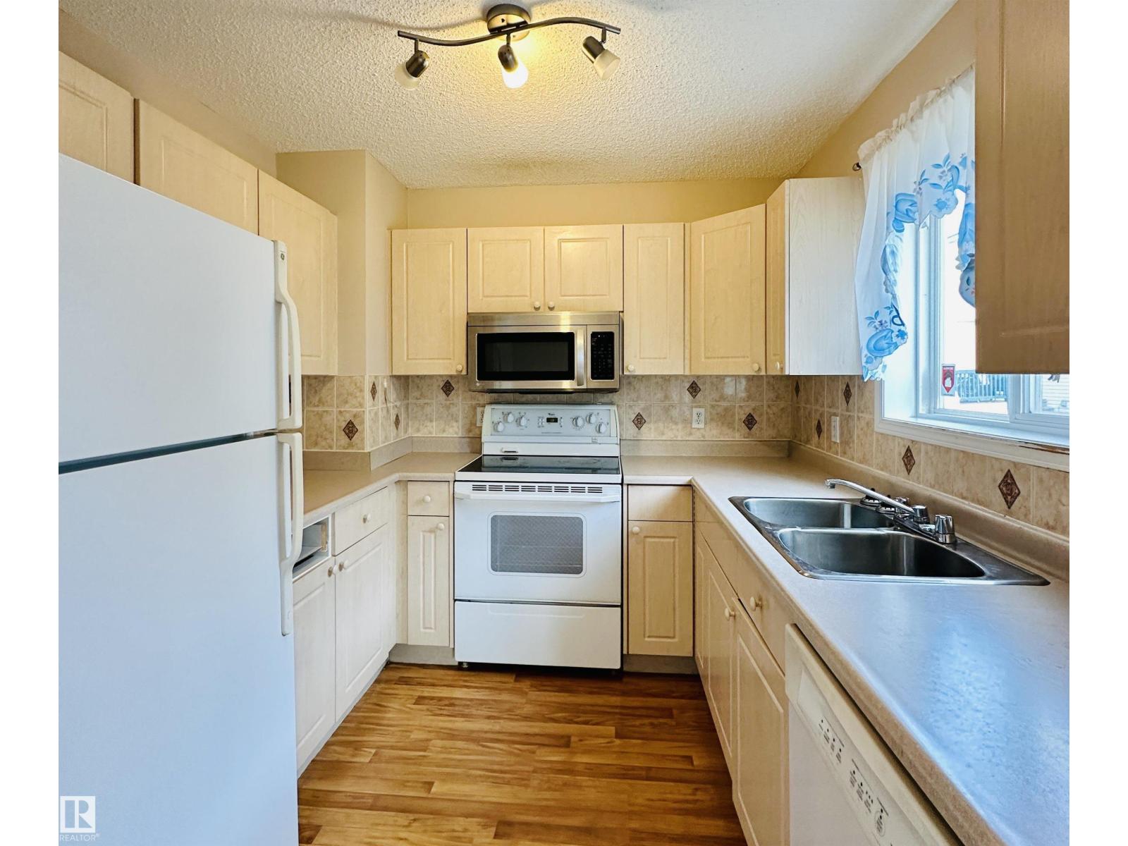 #120 10909 106 ST NW, Edmonton