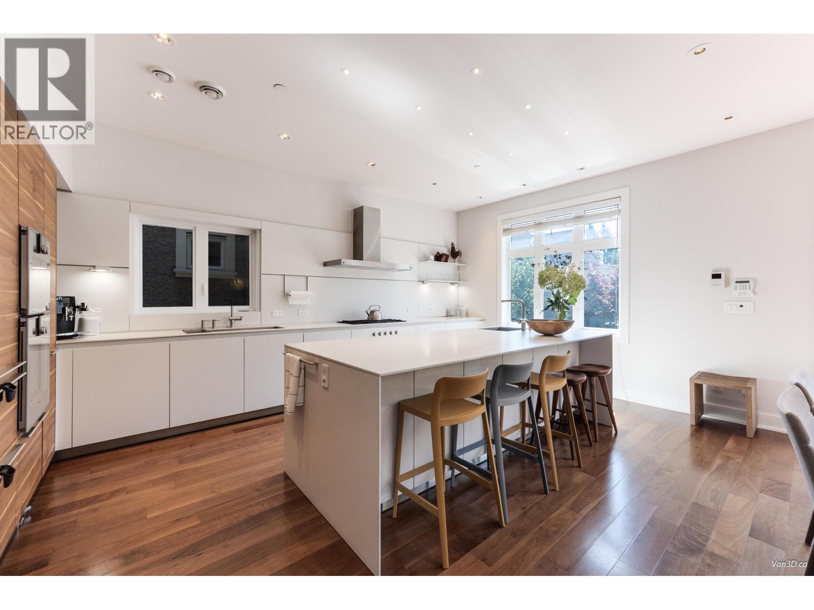 4698 W 11TH AVENUE, Vancouver