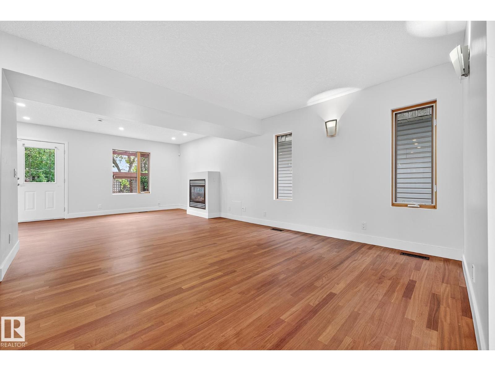 8860 93 ST NW, Edmonton