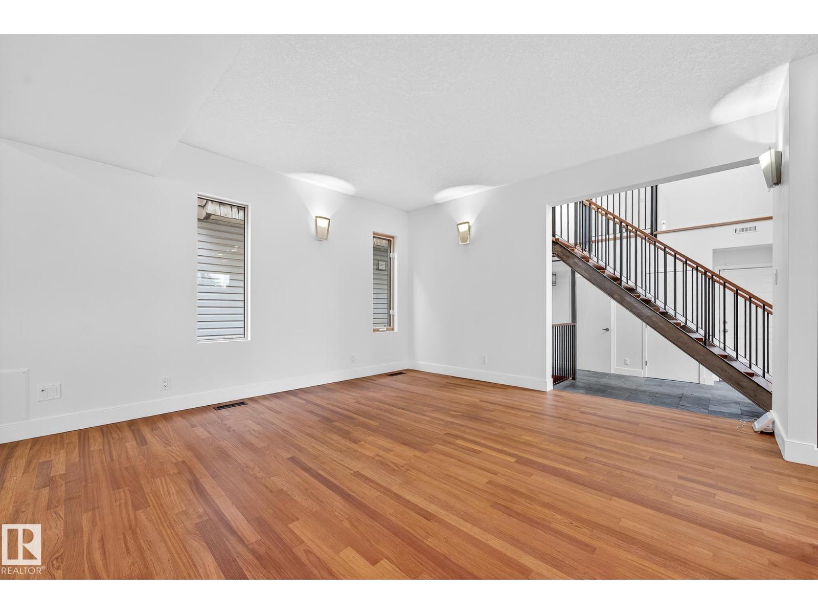 8860 93 ST NW, Edmonton