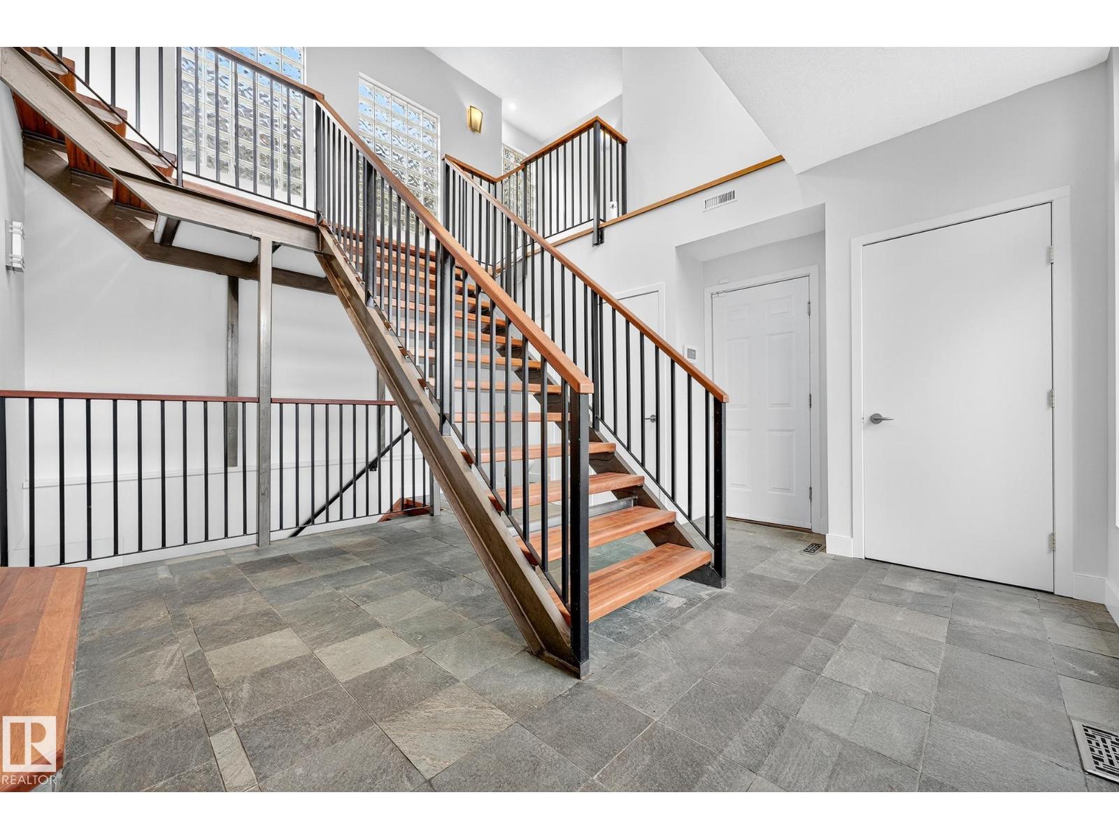 8860 93 ST NW, Edmonton