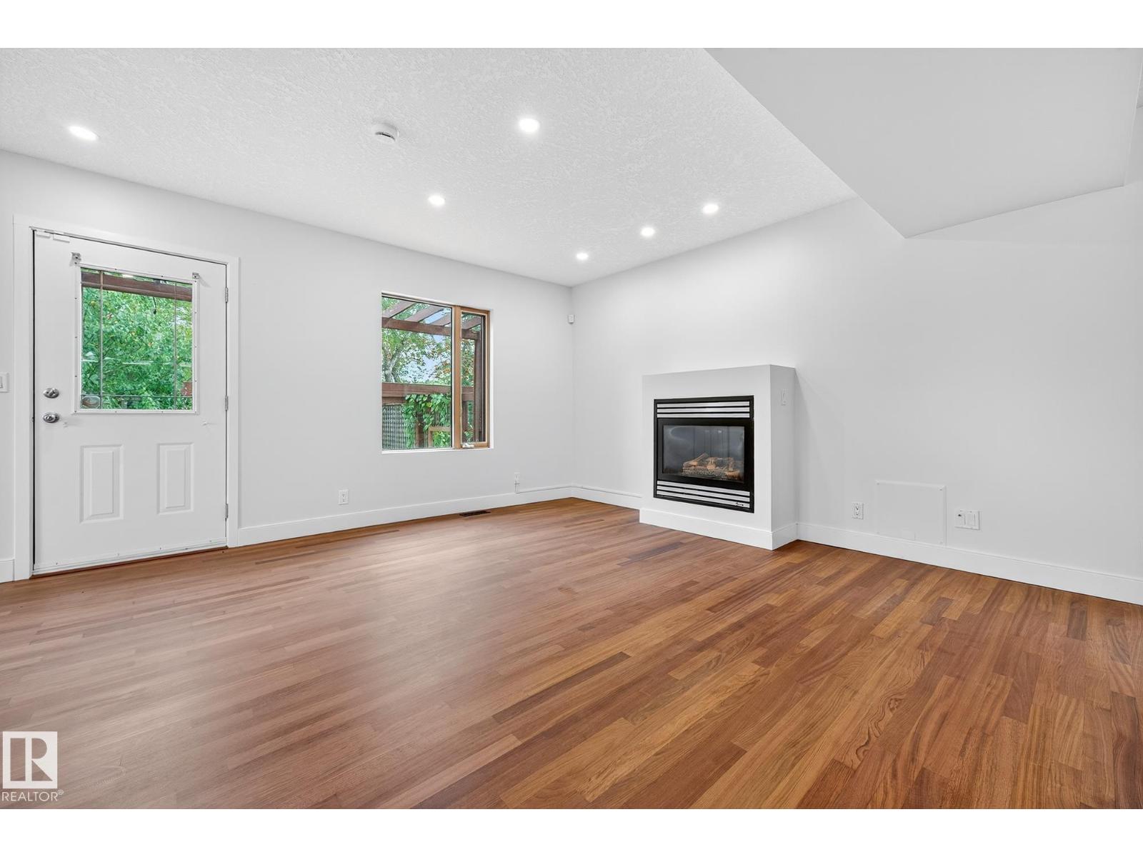 8860 93 ST NW, Edmonton