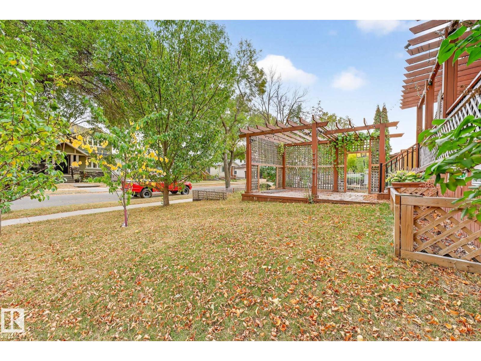 8860 93 ST NW, Edmonton