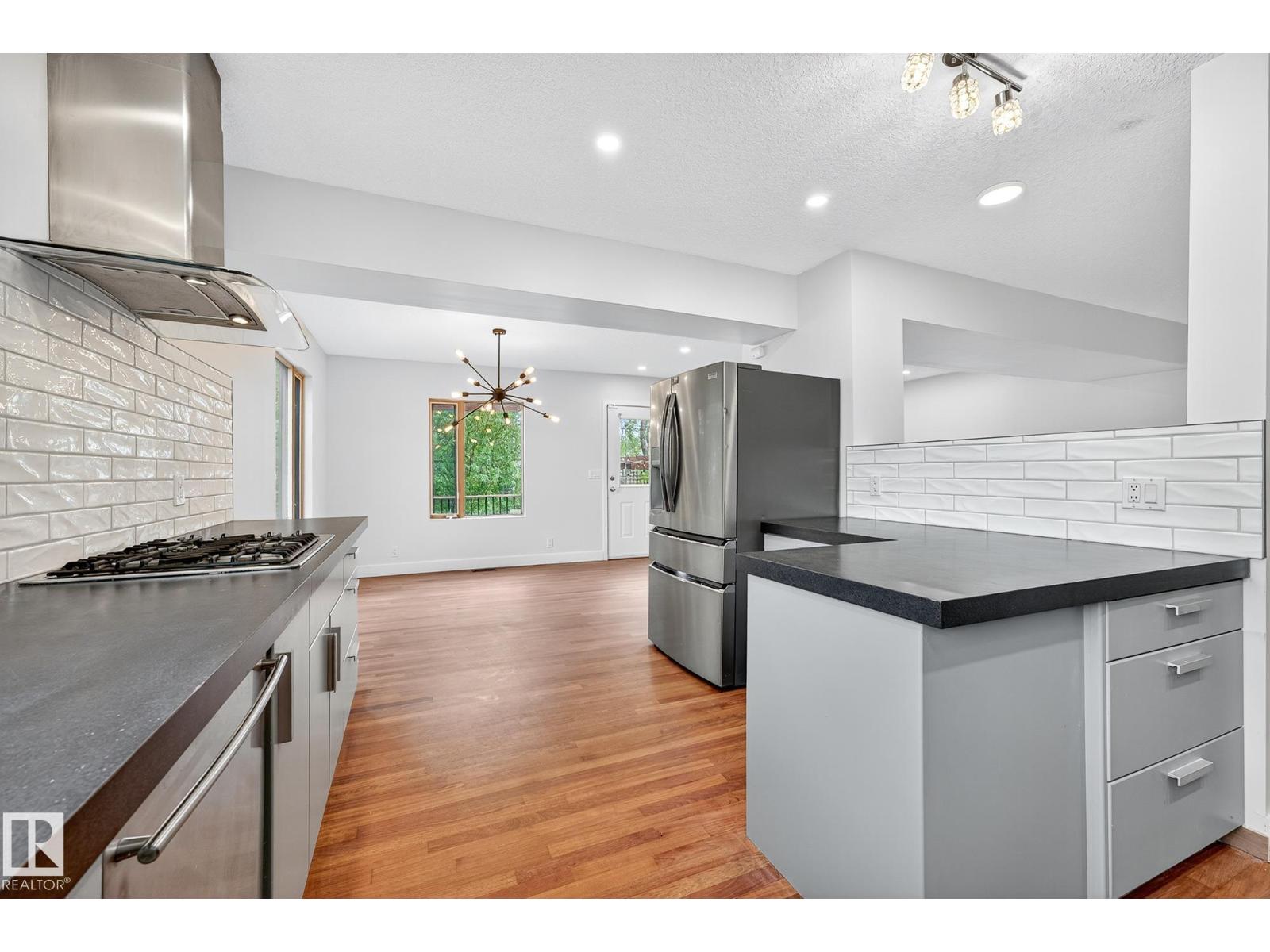 8860 93 ST NW, Edmonton