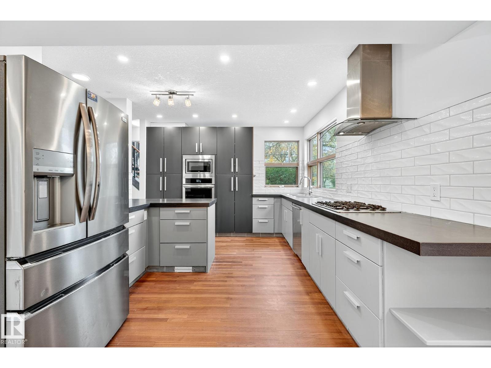 8860 93 ST NW, Edmonton