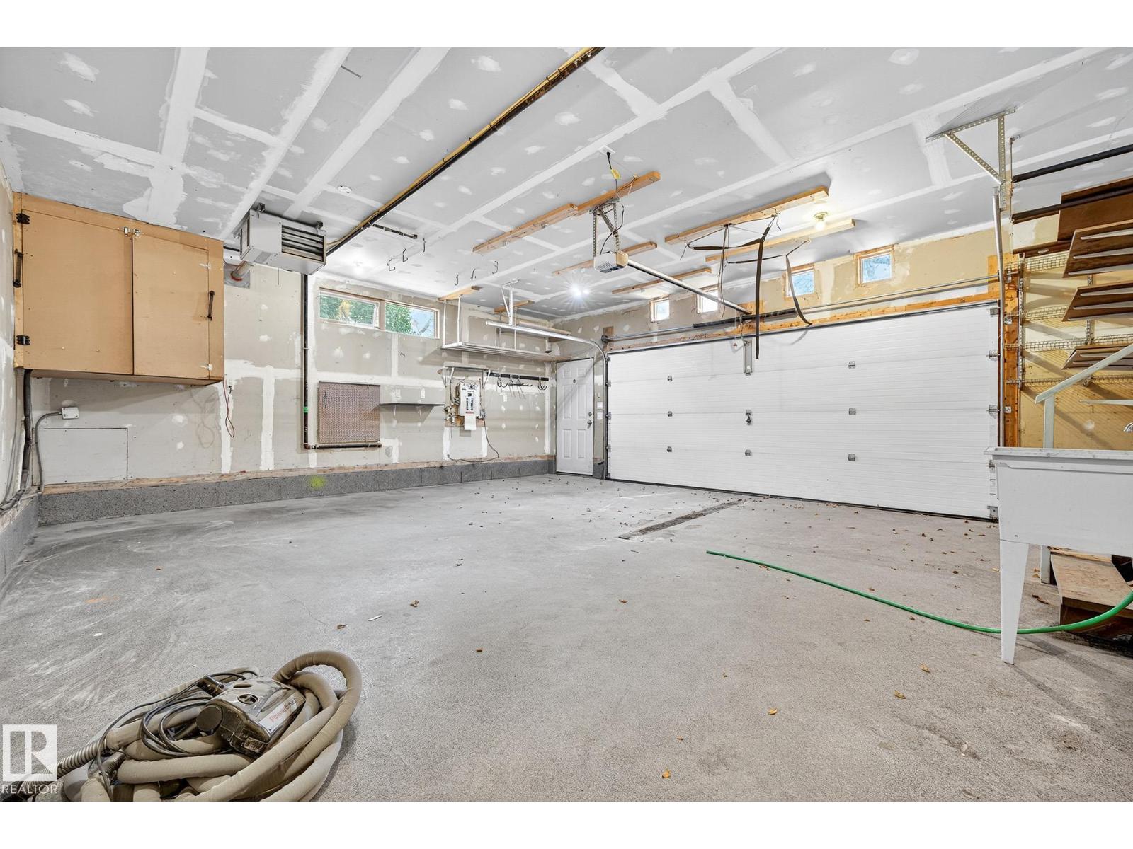 8860 93 ST NW, Edmonton