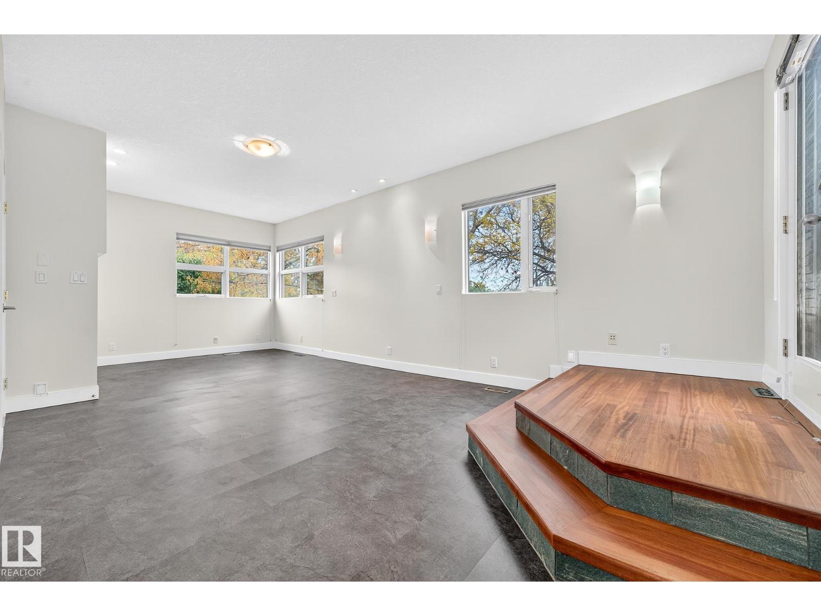 8860 93 ST NW, Edmonton