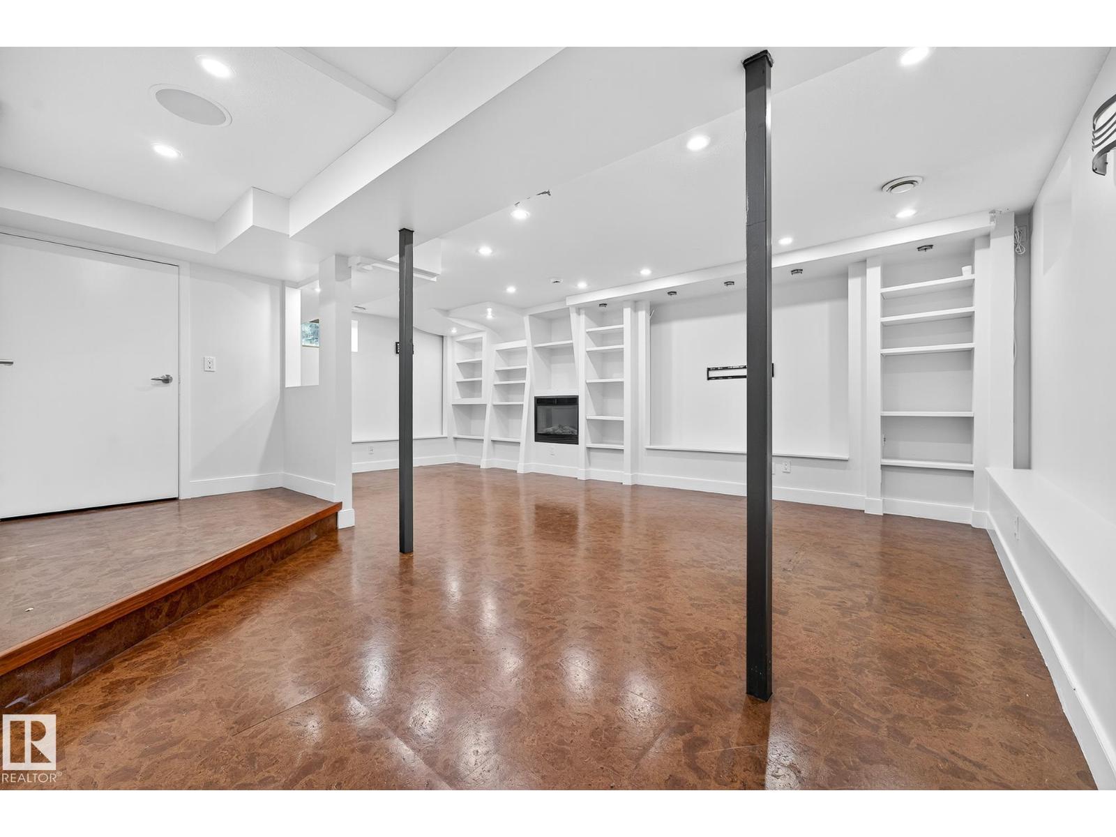 8860 93 ST NW, Edmonton