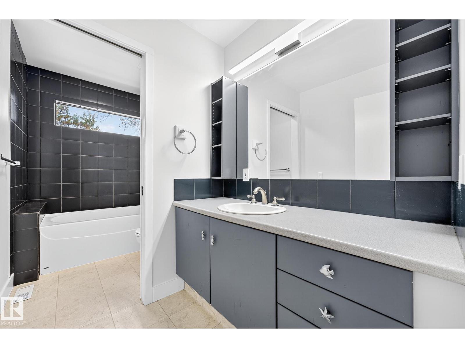 8860 93 ST NW, Edmonton