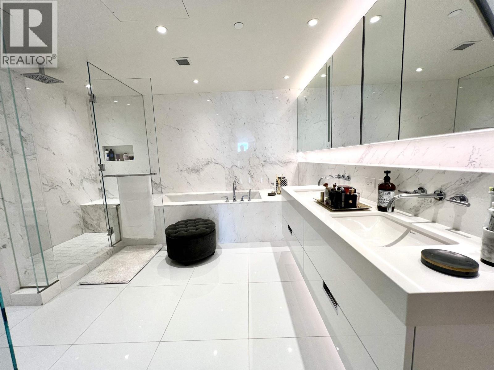 3xx 1327 BELLEVUE AVENUE, West Vancouver