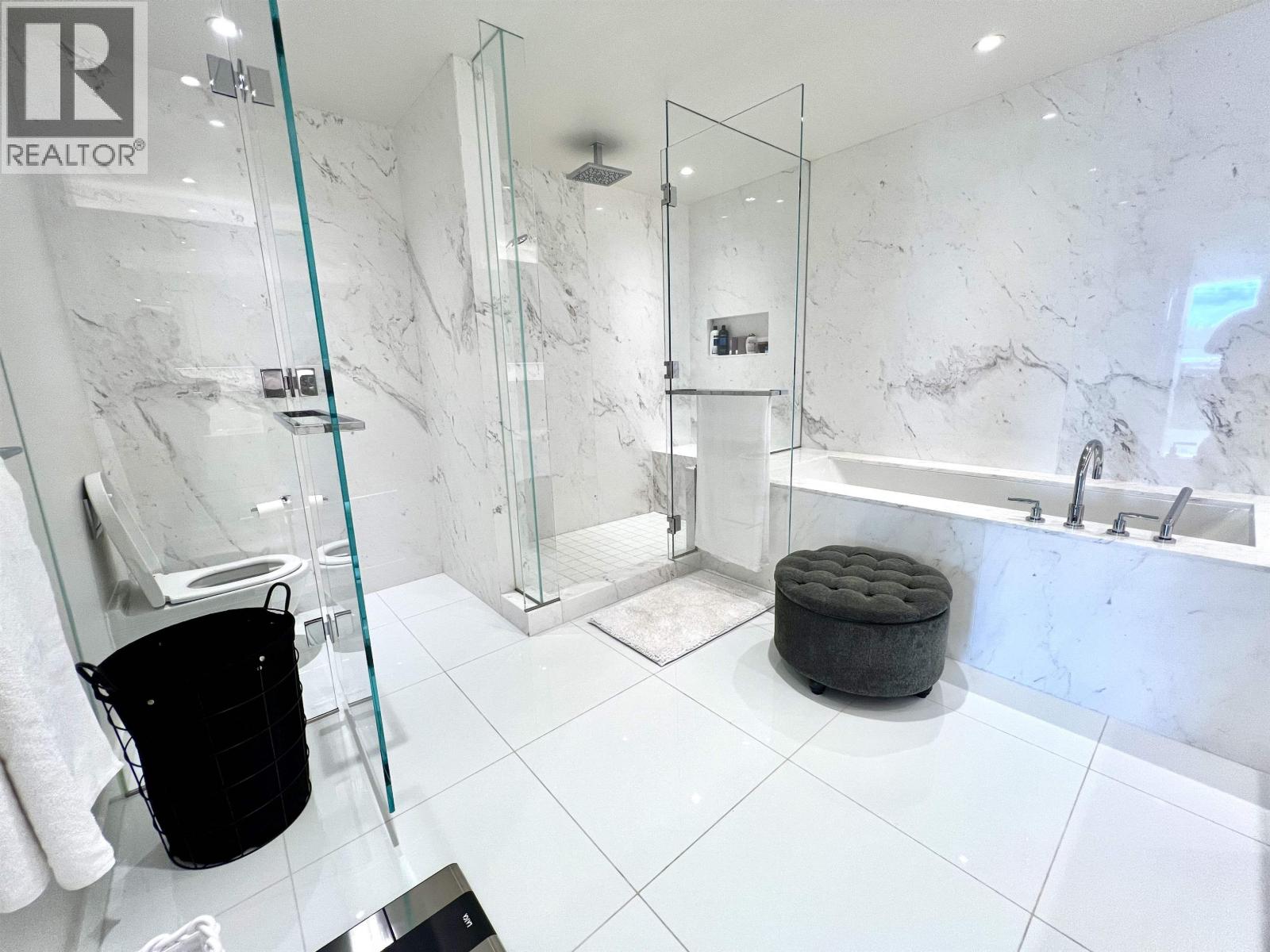 3xx 1327 BELLEVUE AVENUE, West Vancouver