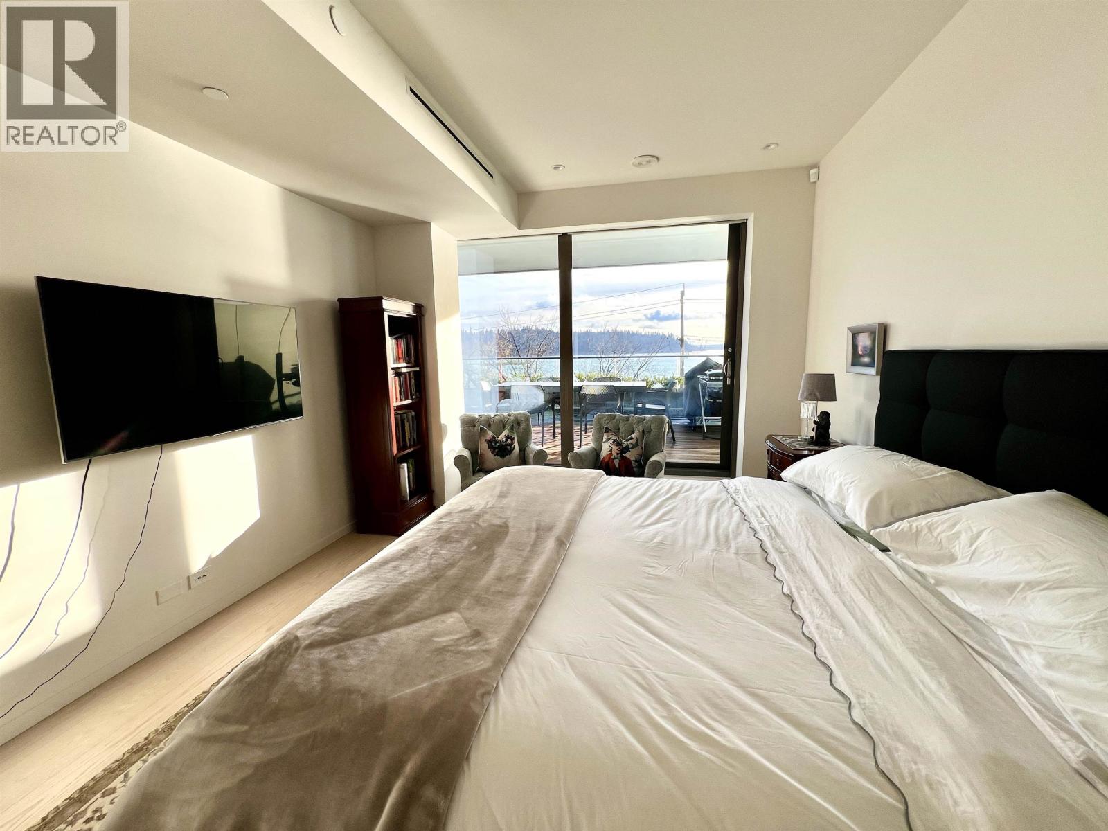 3xx 1327 BELLEVUE AVENUE, West Vancouver