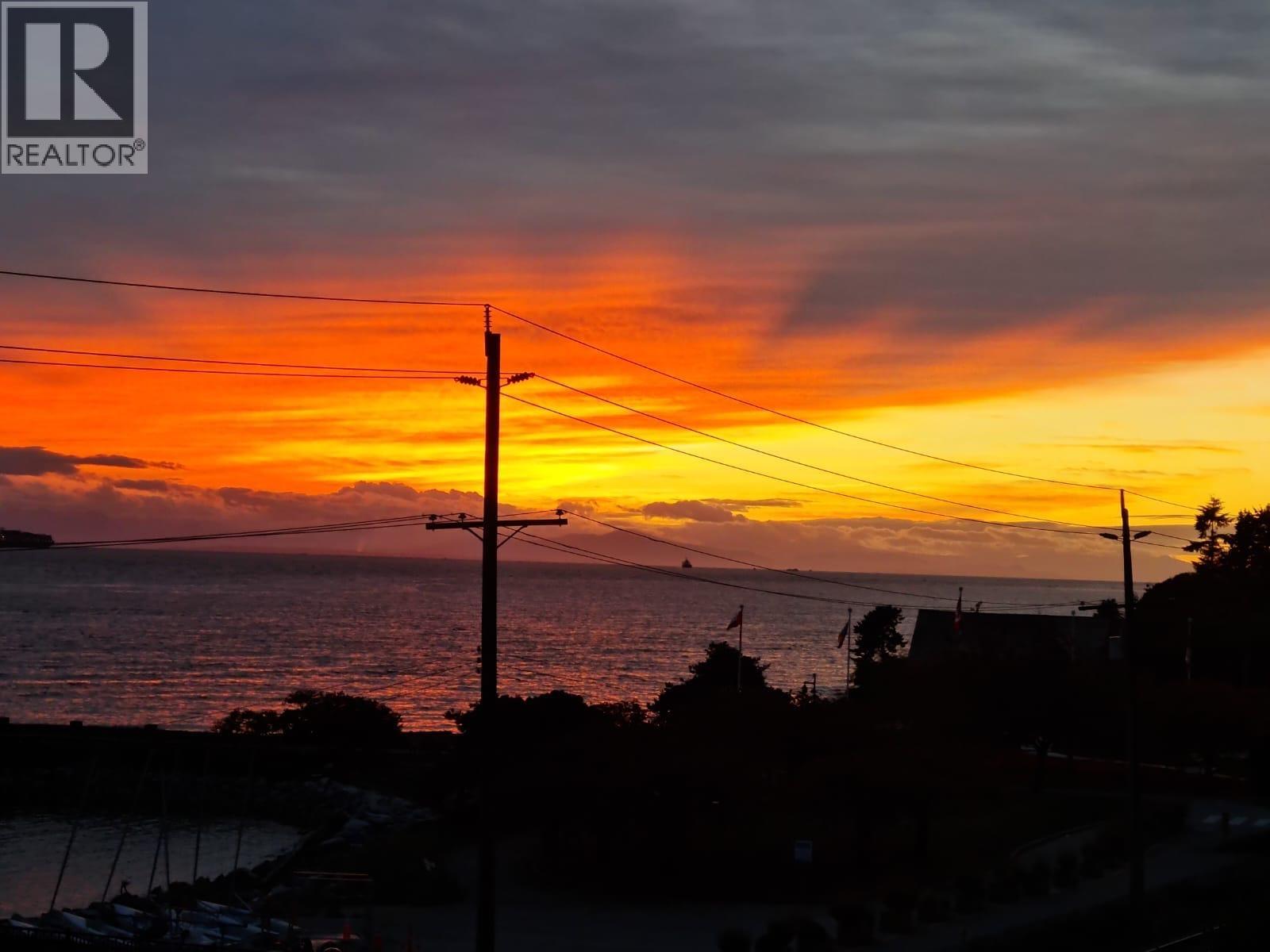 3xx 1327 BELLEVUE AVENUE, West Vancouver