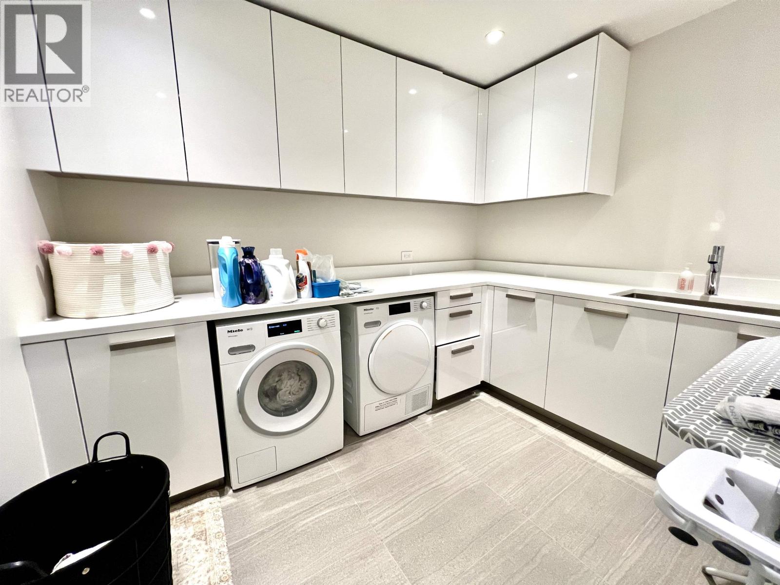 3xx 1327 BELLEVUE AVENUE, West Vancouver